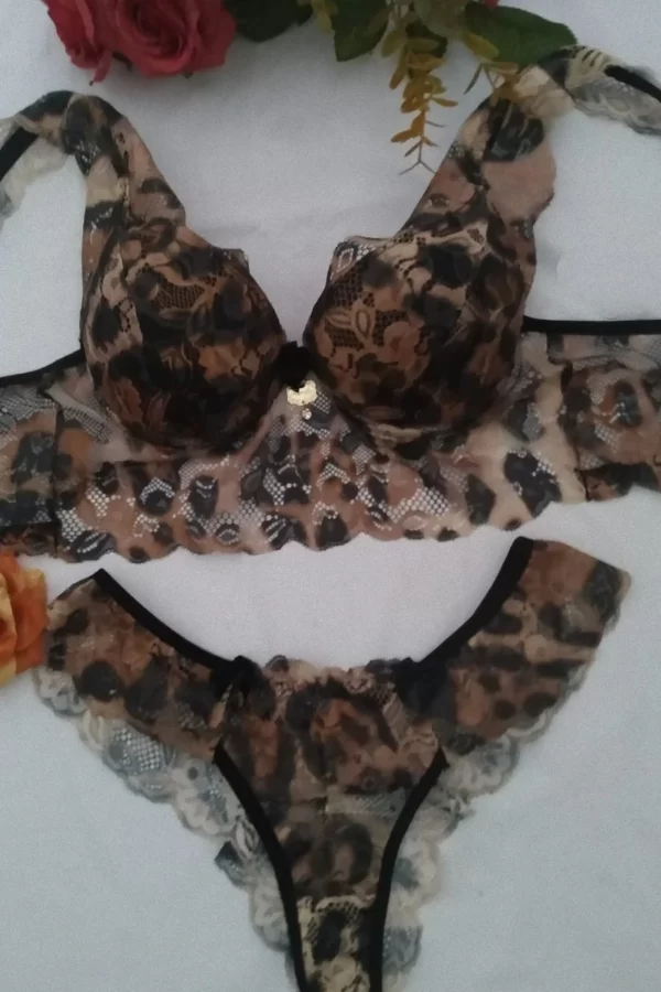 Conjunto c/ detalhes nas alças e renda especial - Imagem 6